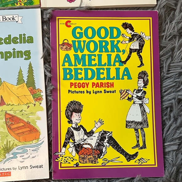 Amelia Bedelia Book Set for Kids - Picture 10 of 11